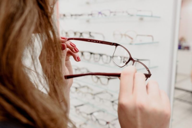 How to Start an Online Eyeglass Business